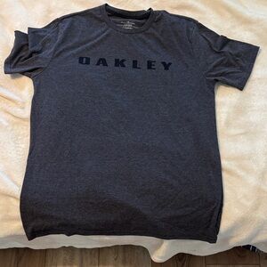 Oakley Men's Gray T-Shirt
Large, worn once
